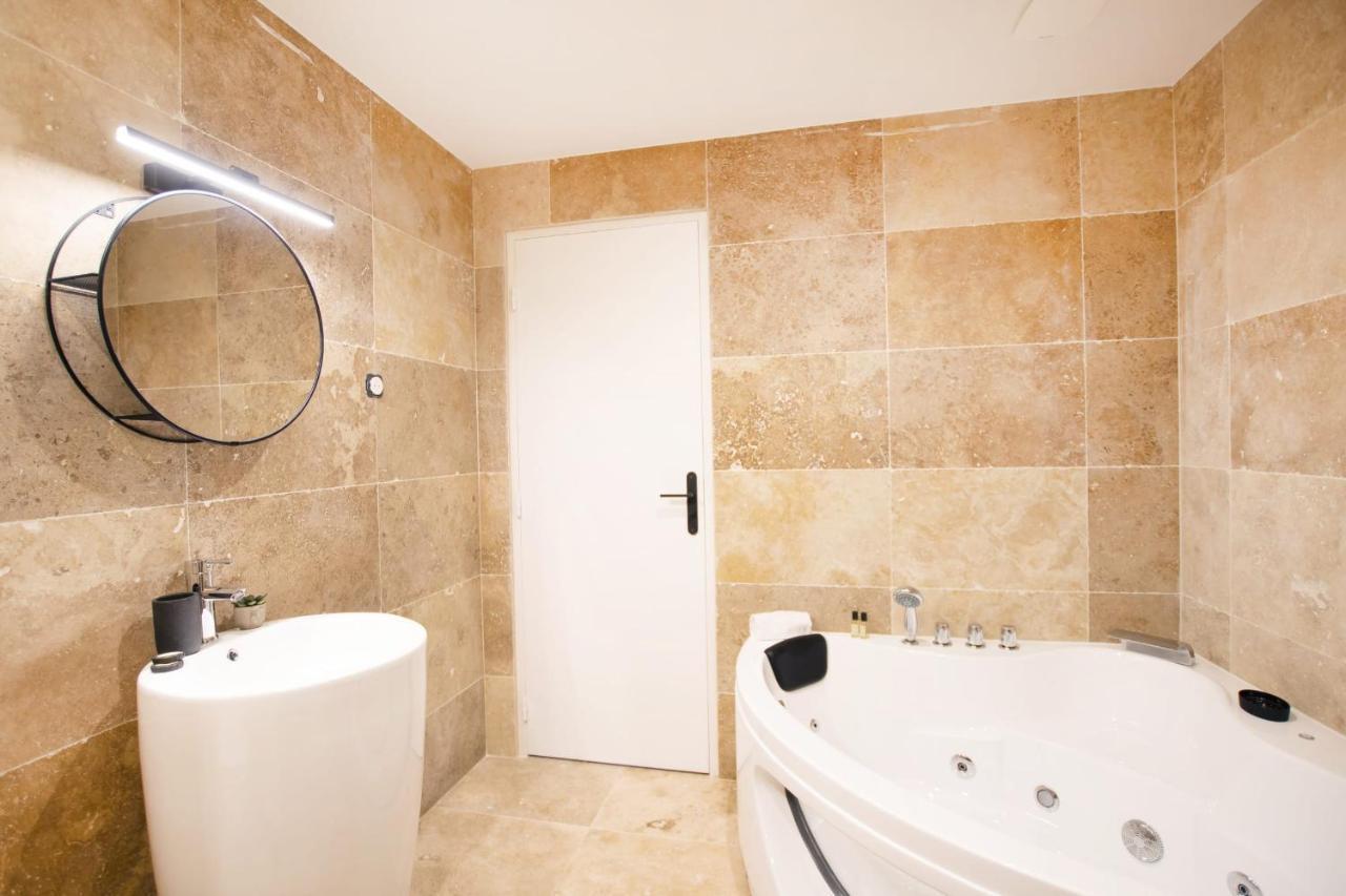 Guestready - Studio With Jacuzzi In The 10 Th Apartment Париж Екстериор снимка