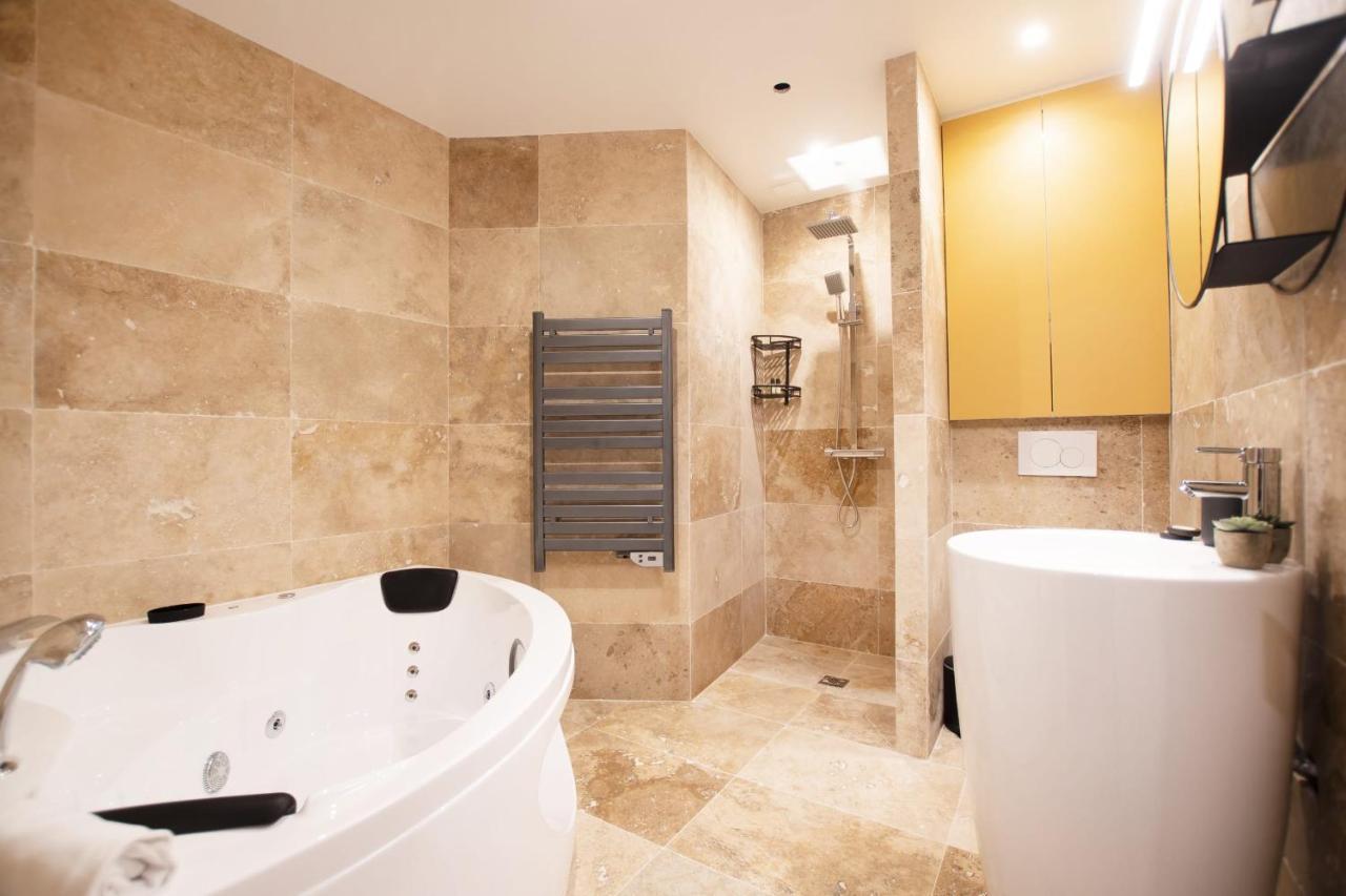 Guestready - Studio With Jacuzzi In The 10 Th Apartment Париж Екстериор снимка
