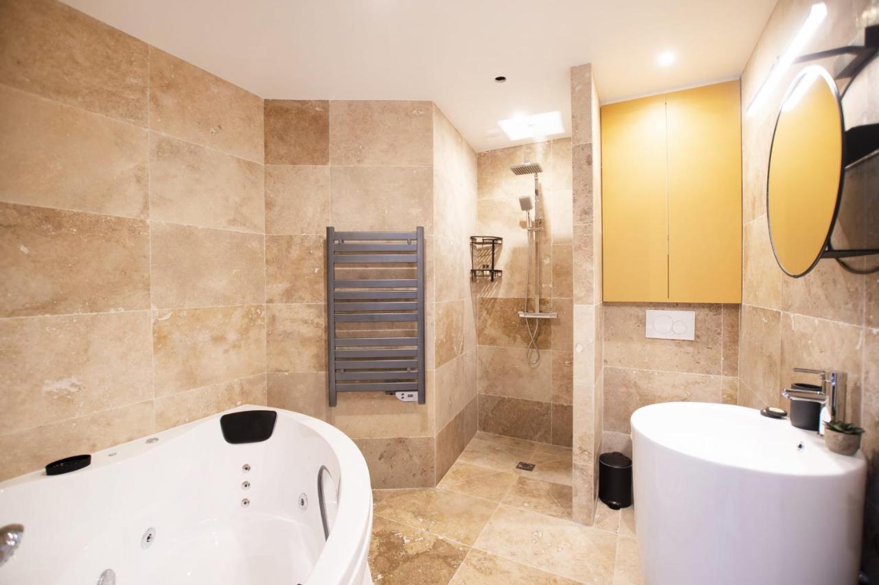 Guestready - Studio With Jacuzzi In The 10 Th Apartment Париж Екстериор снимка