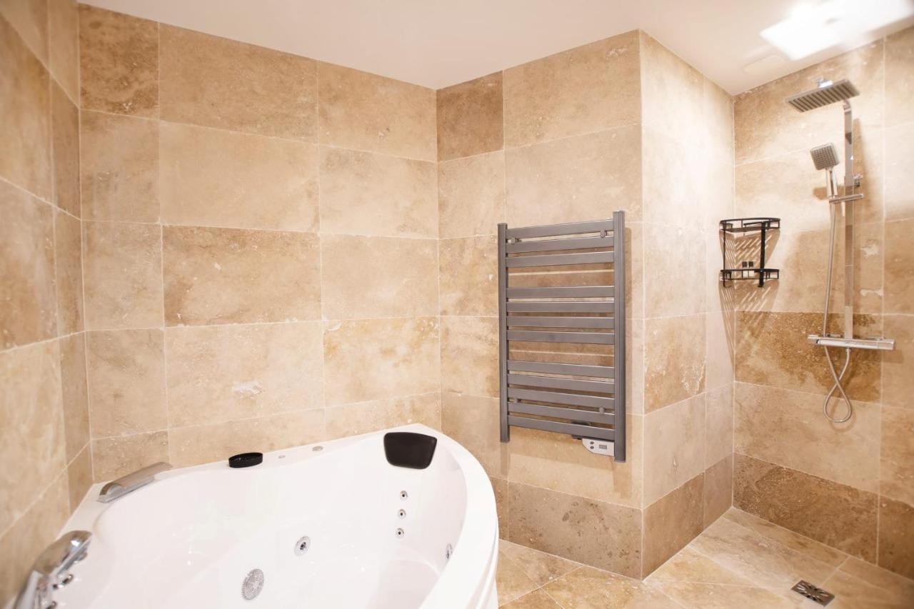 Guestready - Studio With Jacuzzi In The 10 Th Apartment Париж Екстериор снимка